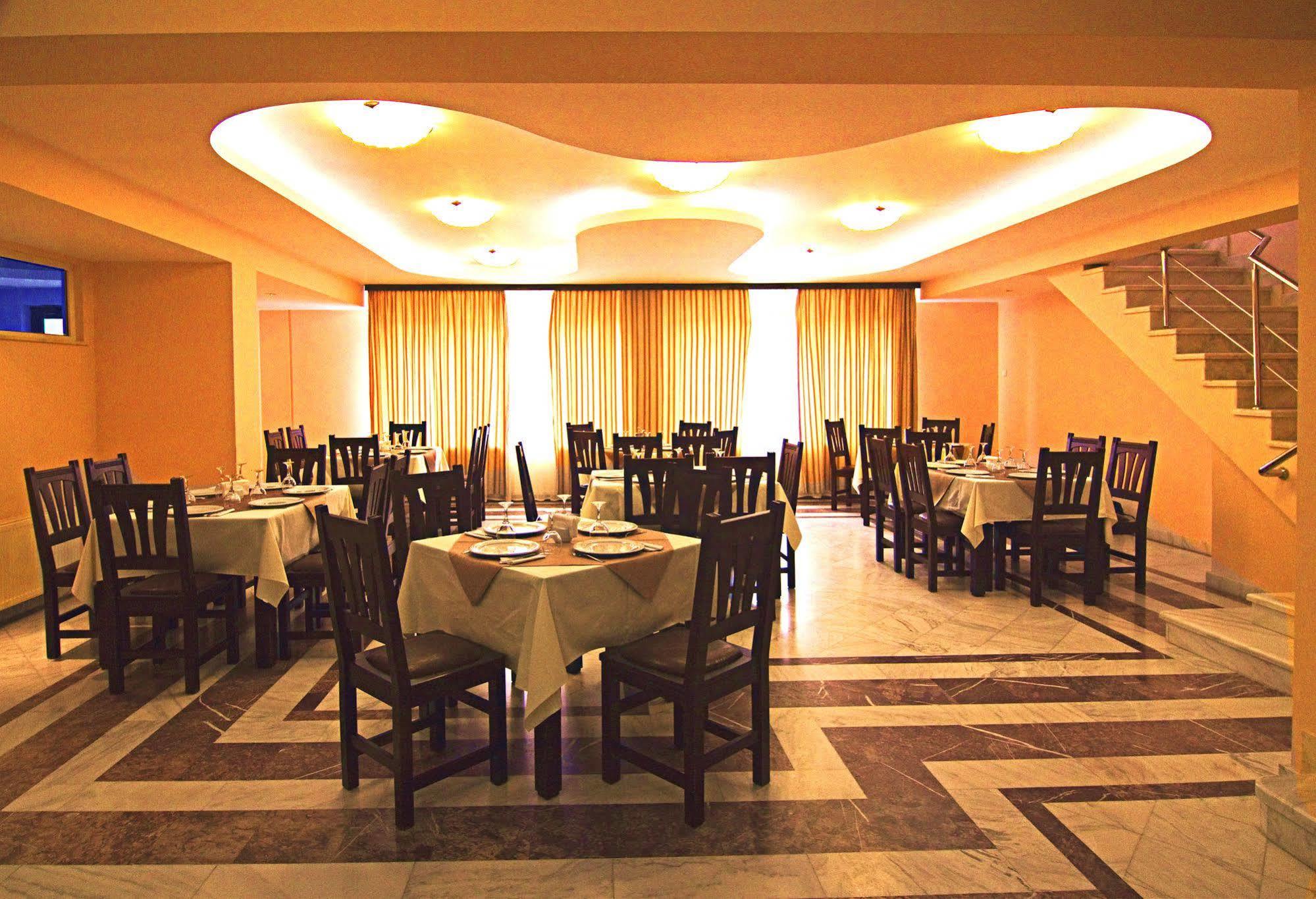 Hotel Floris Cheia  Esterno foto