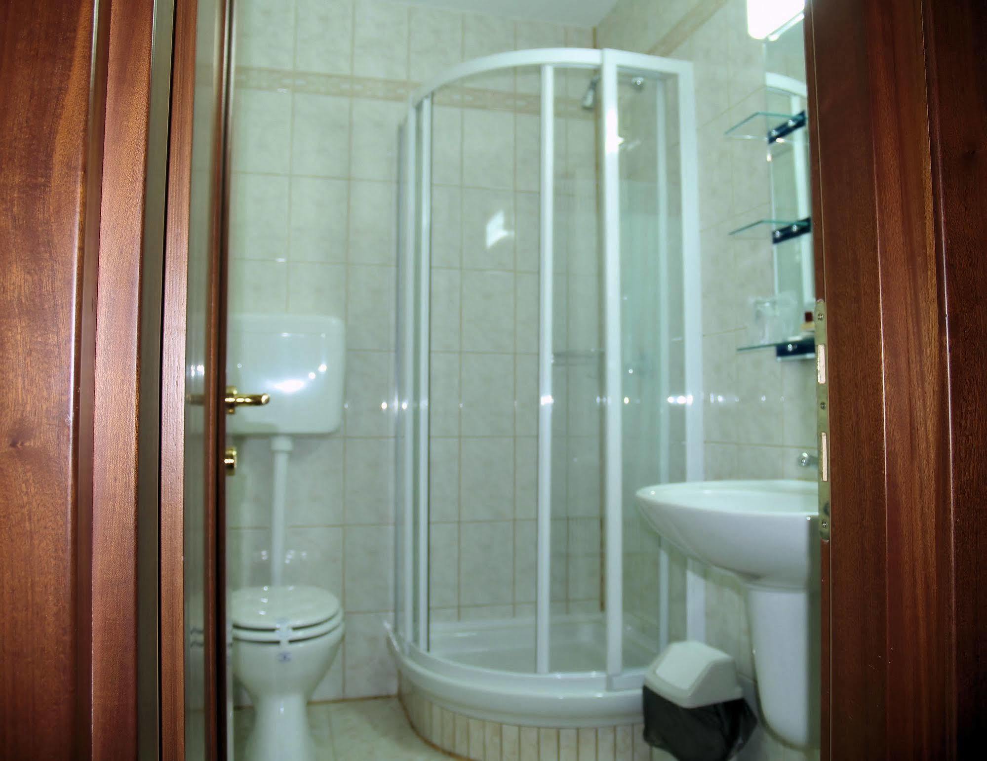Hotel Floris Cheia  Esterno foto